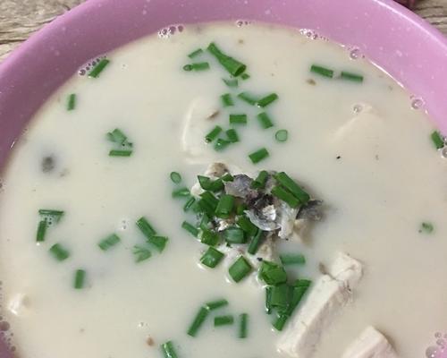 《豆腐牛奶鱼汤配方介绍——探索摩尔庄园手游中的美食世界》（用游戏化的方式学习烹饪）