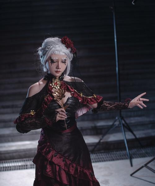 第五人格医生浴火绯花皮肤效果如何？有哪些特点？
