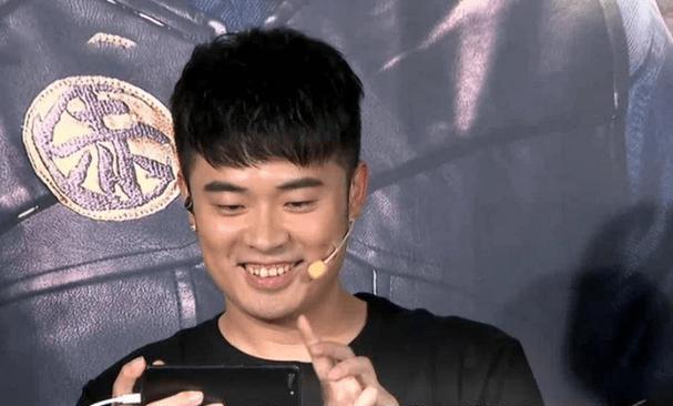 陈赫与英雄联盟大爷有何联系？他们的关系是什么？